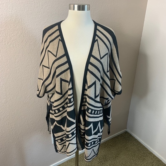 Madison S/P Open Style Shrug Poncho - Picture 9 of 9